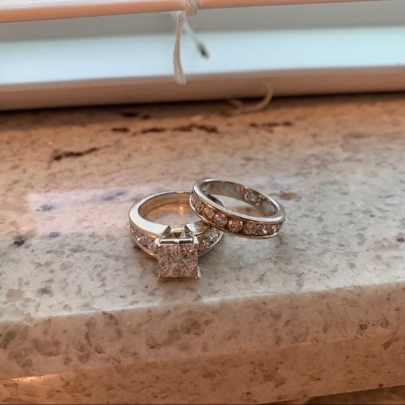 SOLD ✨Diamond 2 piece set - Picture 5 of 7